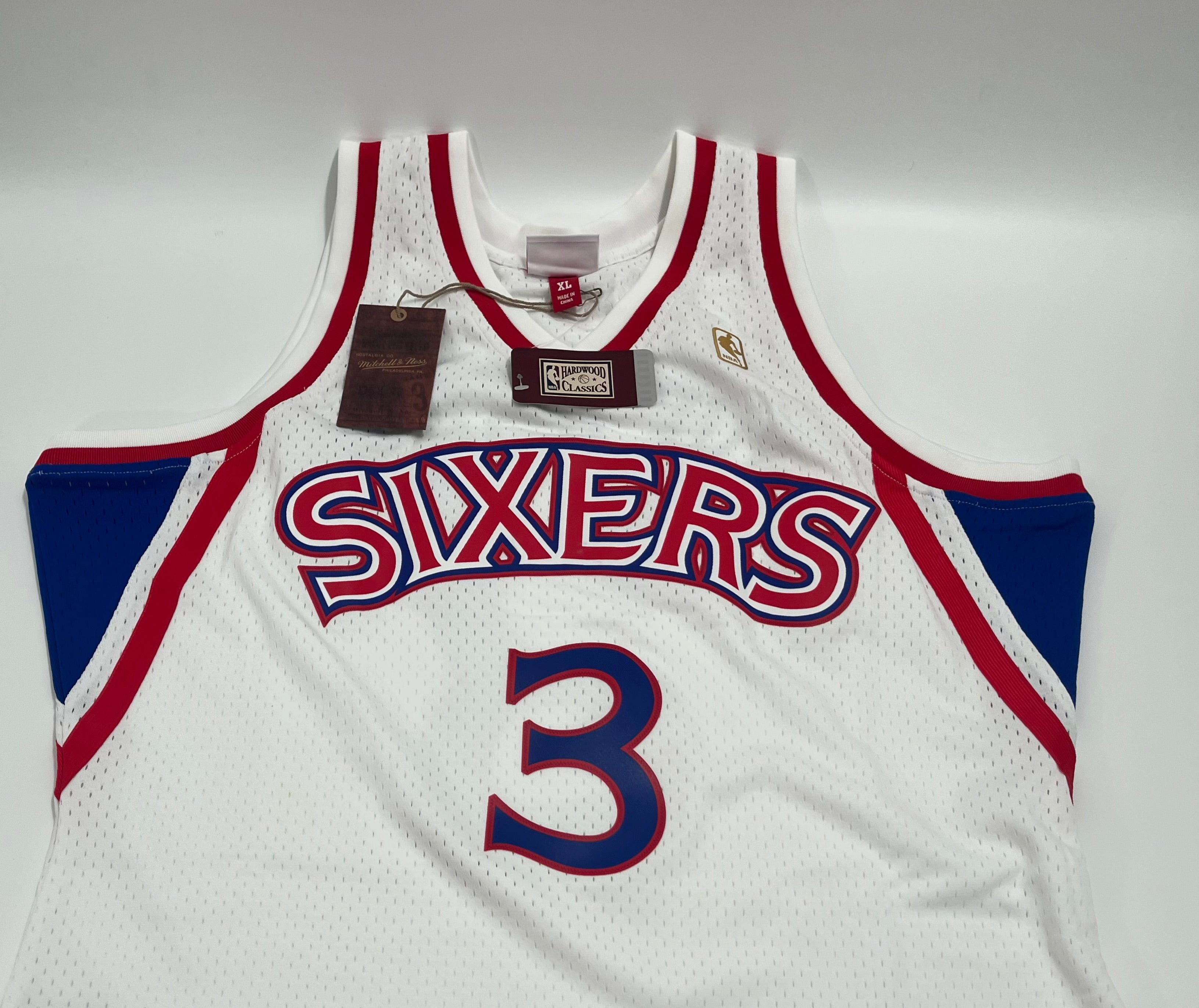 Allen Iverson Signed 76ers 96/97 White M&N HWC Swgmn Jersey (White)