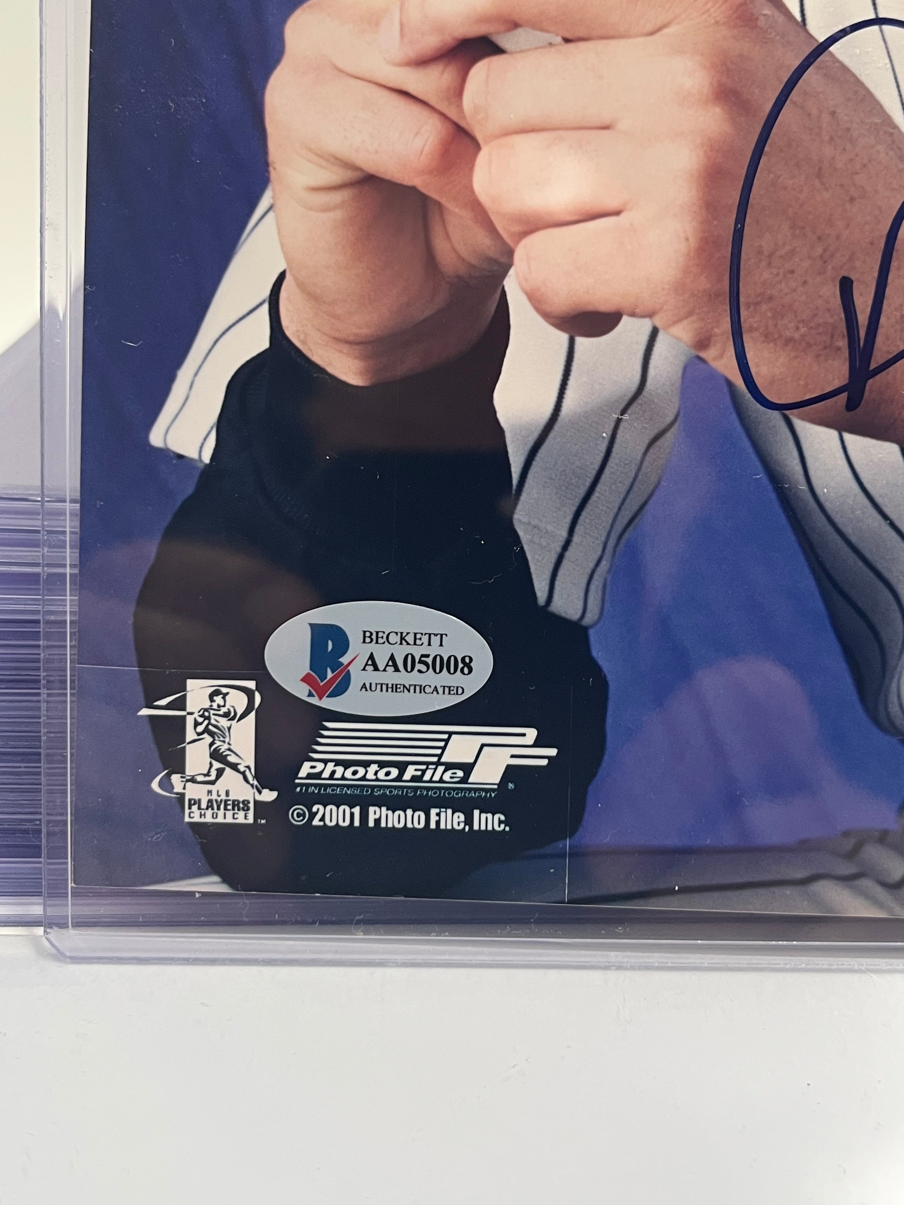 Derek Jeter Signed Yankees 8x10 Photo (Beckett)