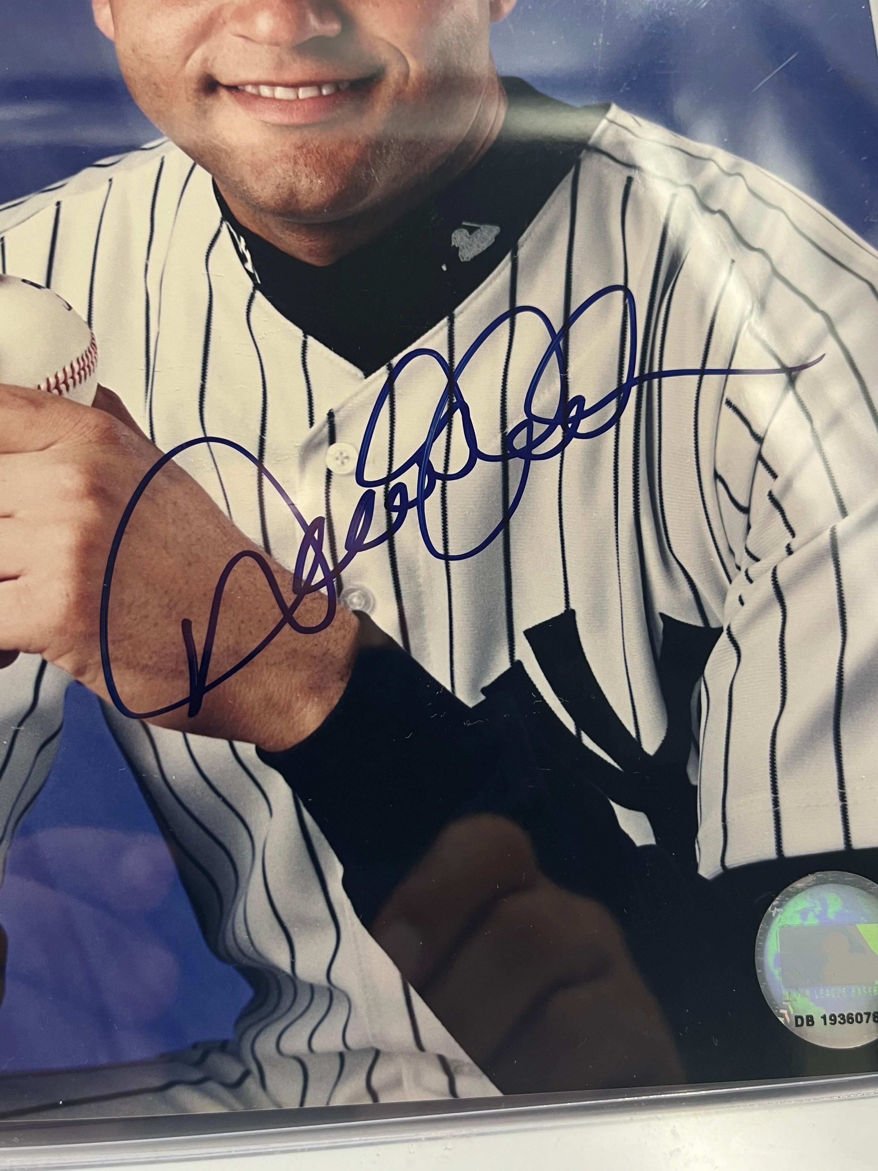 Derek Jeter Signed Yankees 8x10 Photo (Beckett)