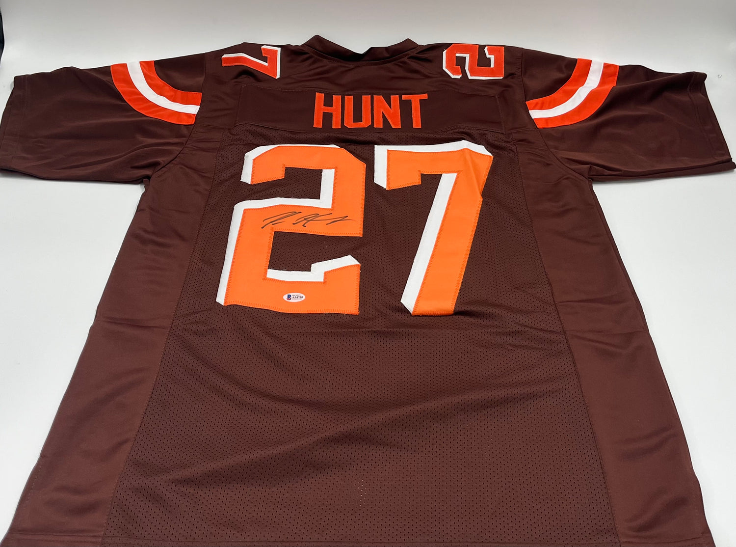 Kareem Hunt Signed Jersey (Beckett)
