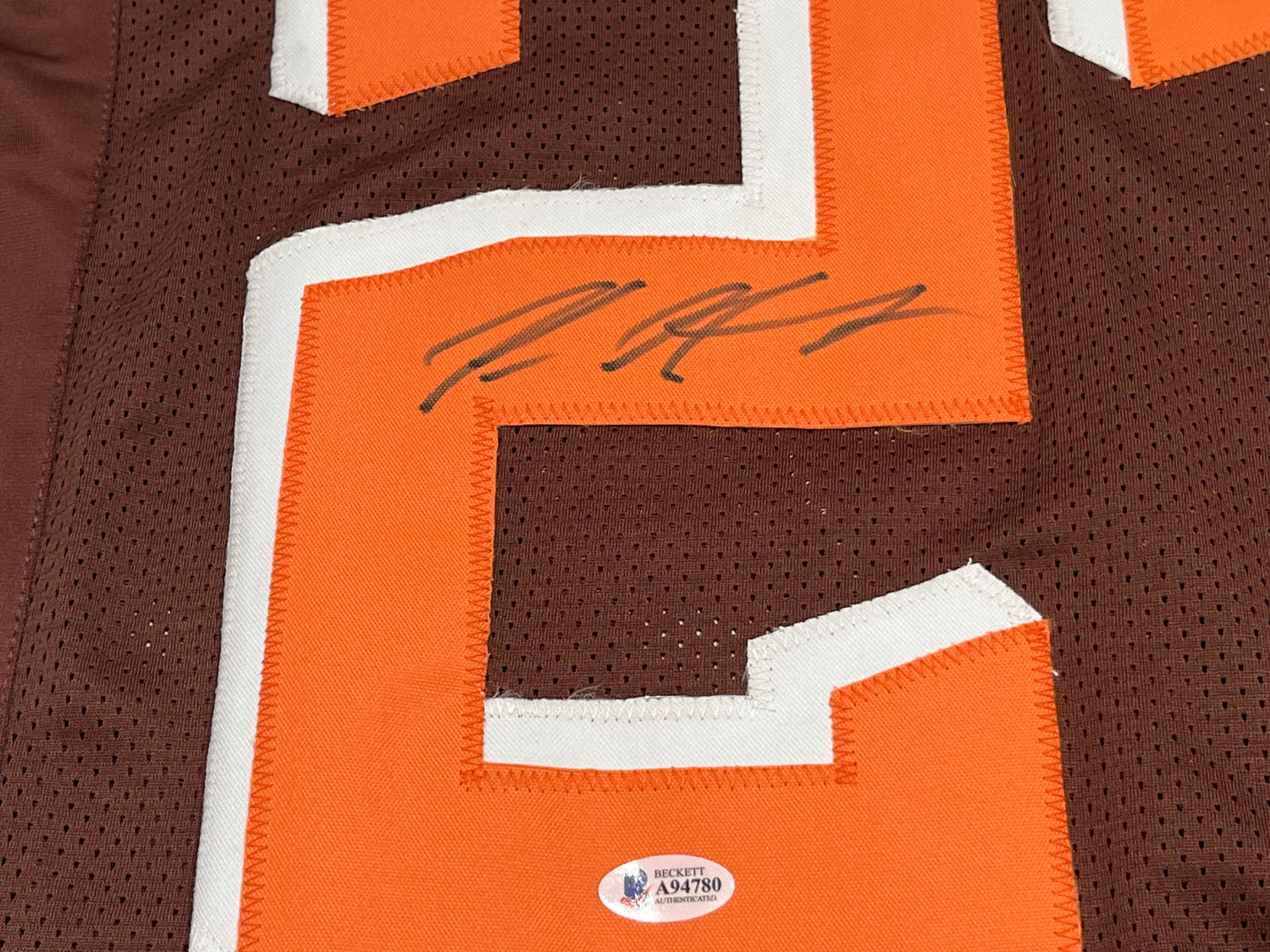 Kareem Hunt Signed Jersey (Beckett)