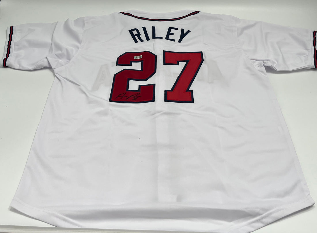 Austin Riley Signed Jersey (Beckett)
