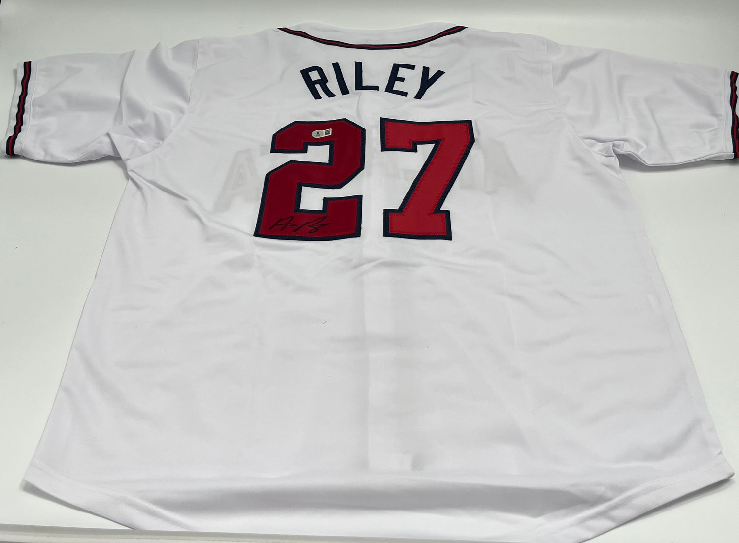 Austin Riley Signed Jersey (Beckett)