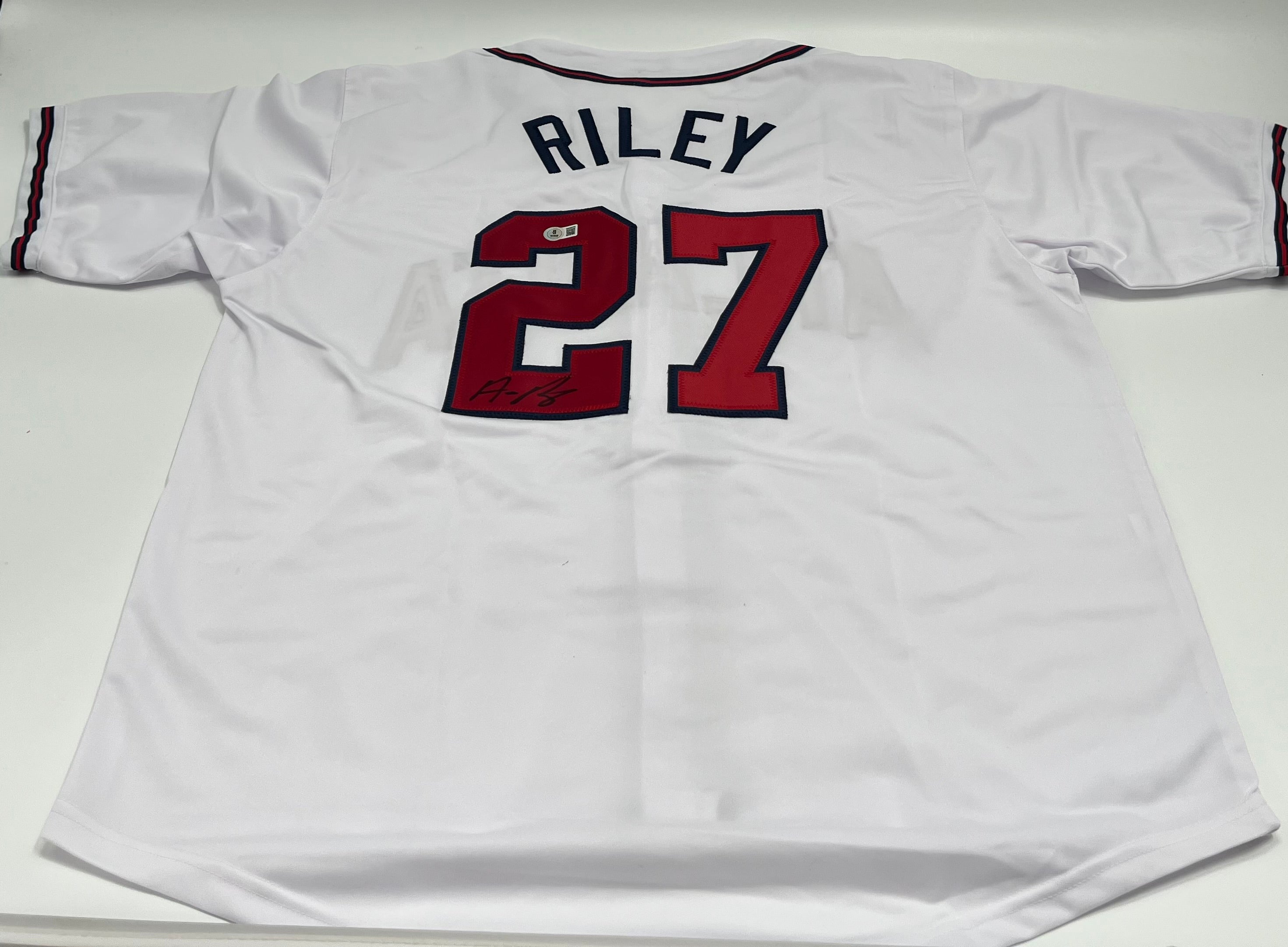 Austin Riley Signed Jersey (Beckett)