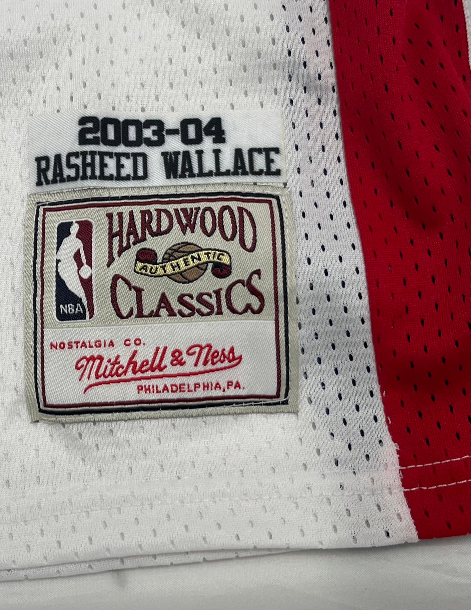 Rasheed Wallace Signed Pistons M&amp;N Authentic Jersey Inscribed &quot;2004 Champs&quot; (Beckett)