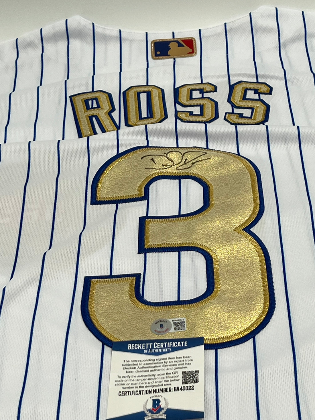 David Ross Signed Cubs Majestic Jersey W/ 2016 World Series Patch (Beckett)