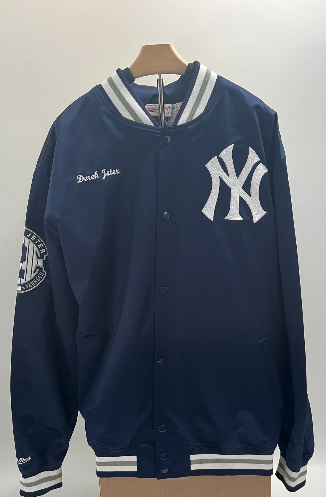 Derek Jeter, MLB Legends Collection Satin Jacket - New York Yankees