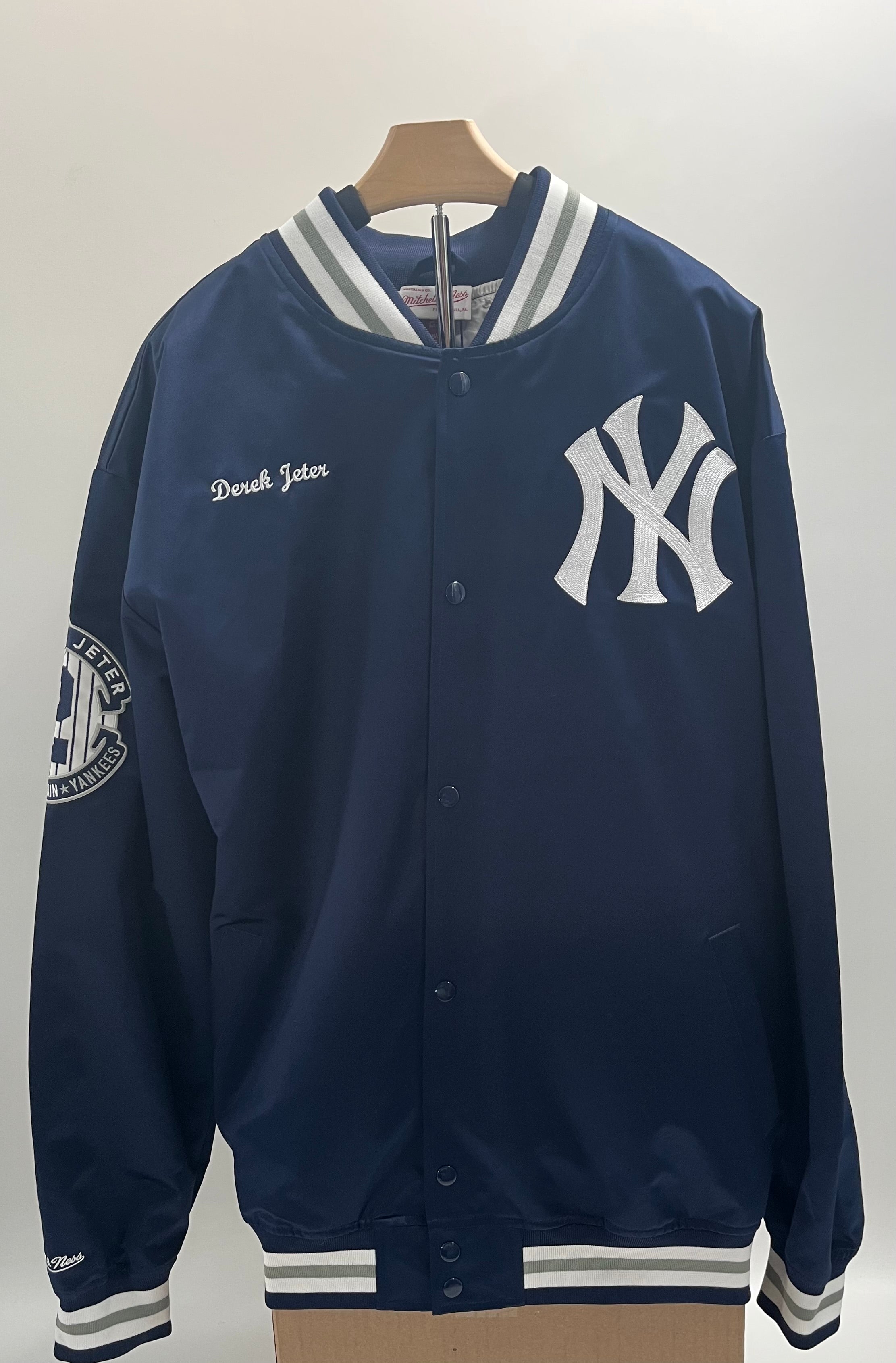 Derek Jeter, MLB Legends Collection Satin Jacket - New York Yankees