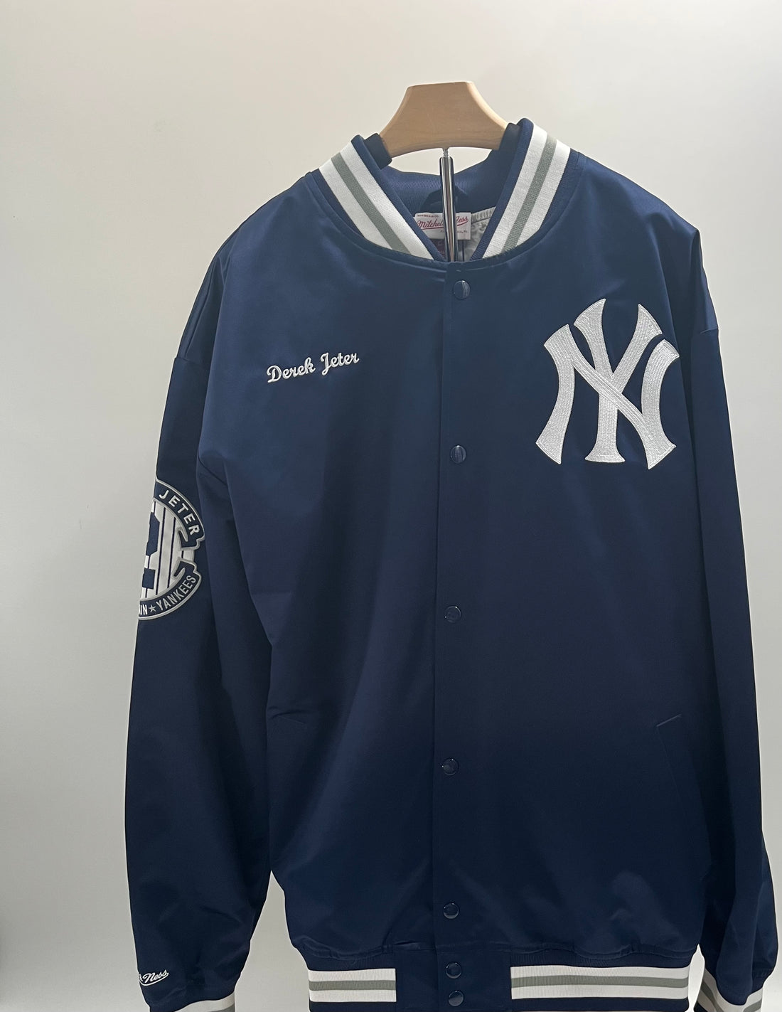 Derek Jeter, MLB Legends Collection Satin Jacket - New York Yankees