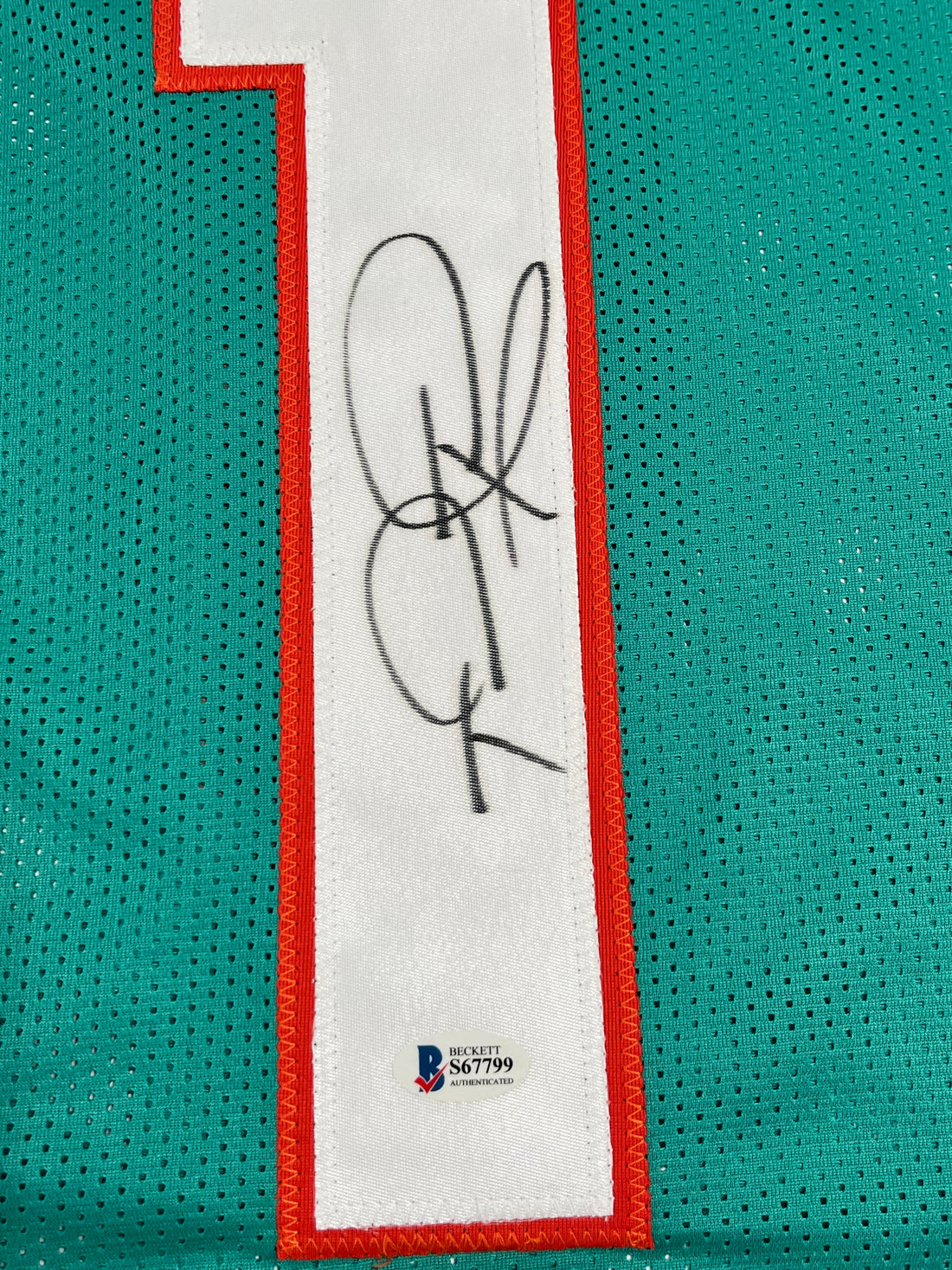 Tua Tagovailoa Signed Jersey (Beckett)