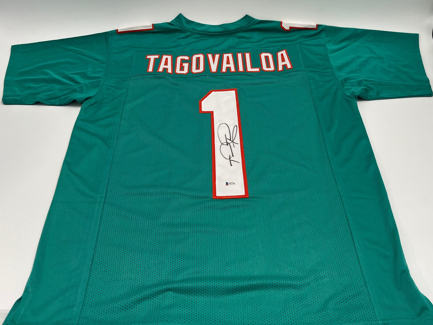Tua Tagovailoa Signed Jersey (Beckett)