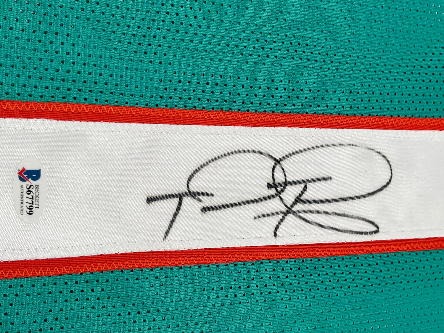 Tua Tagovailoa Signed Jersey (Beckett)