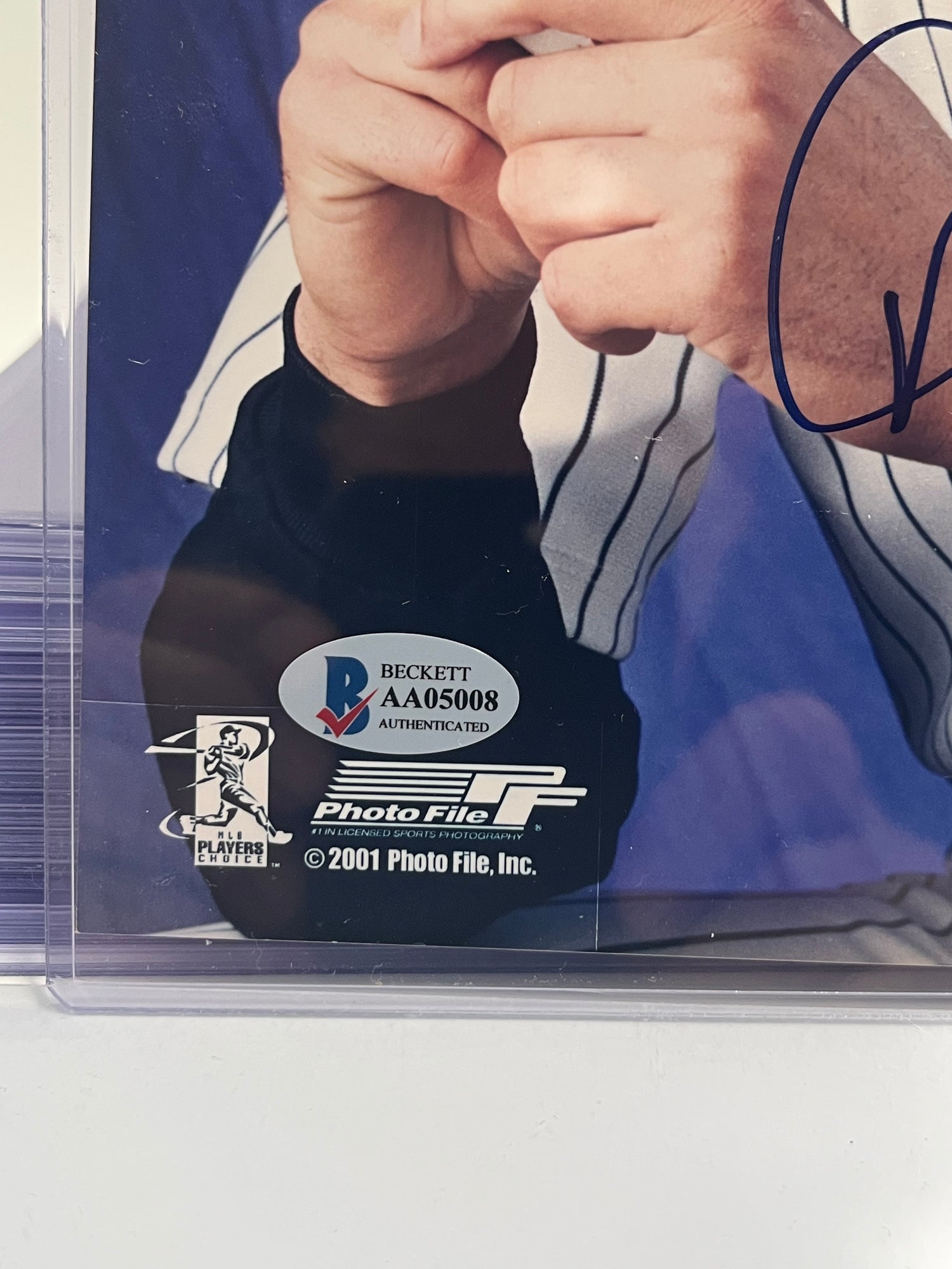 Derek Jeter Signed Yankees 8x10 Photo (Beckett)