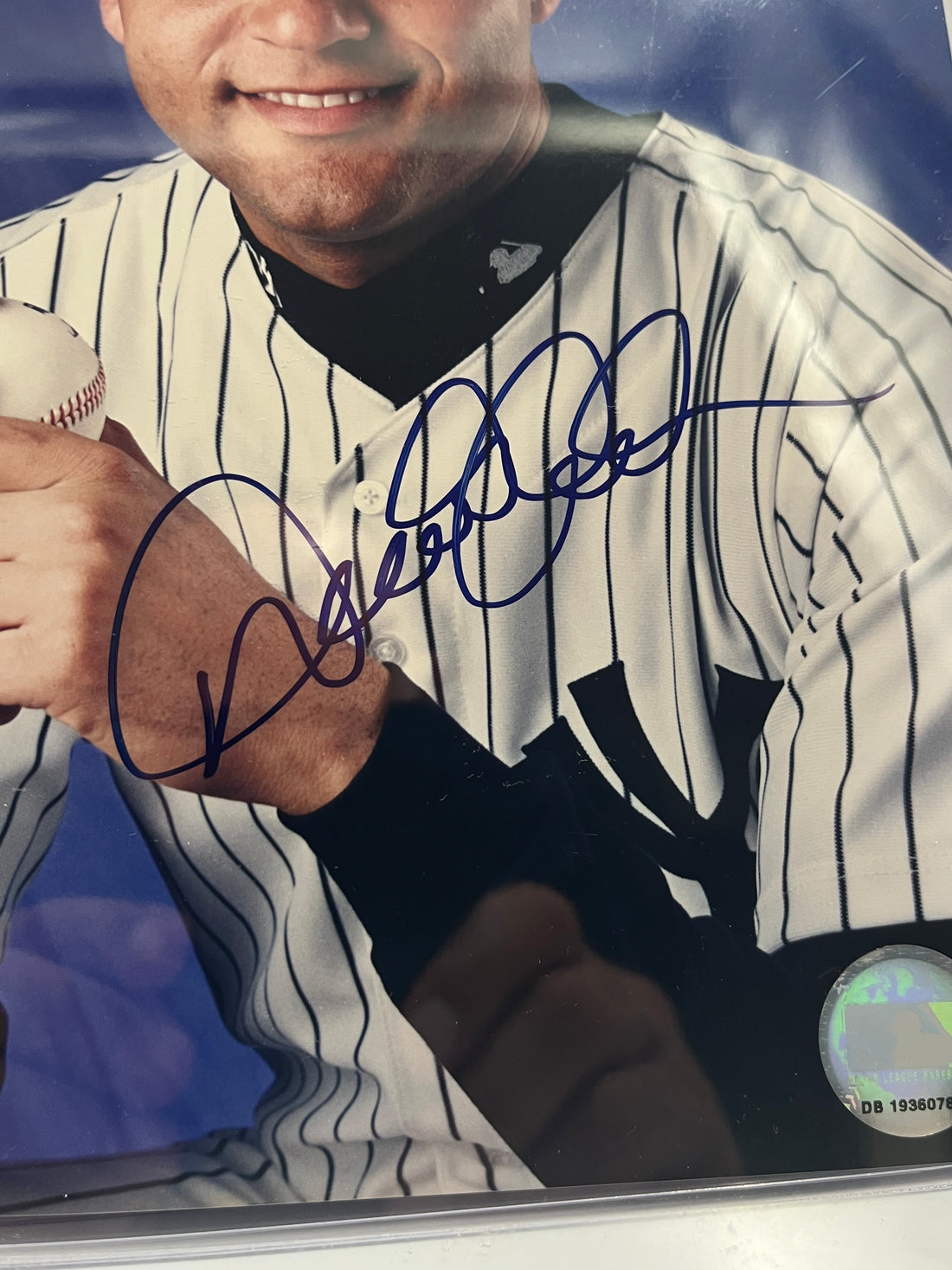 Derek Jeter Signed Yankees 8x10 Photo (Beckett)