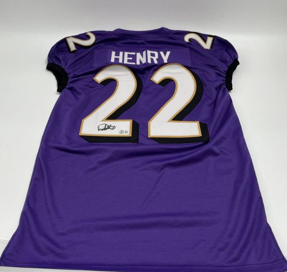 Derrick Henry Signed Jersey (Beckett)