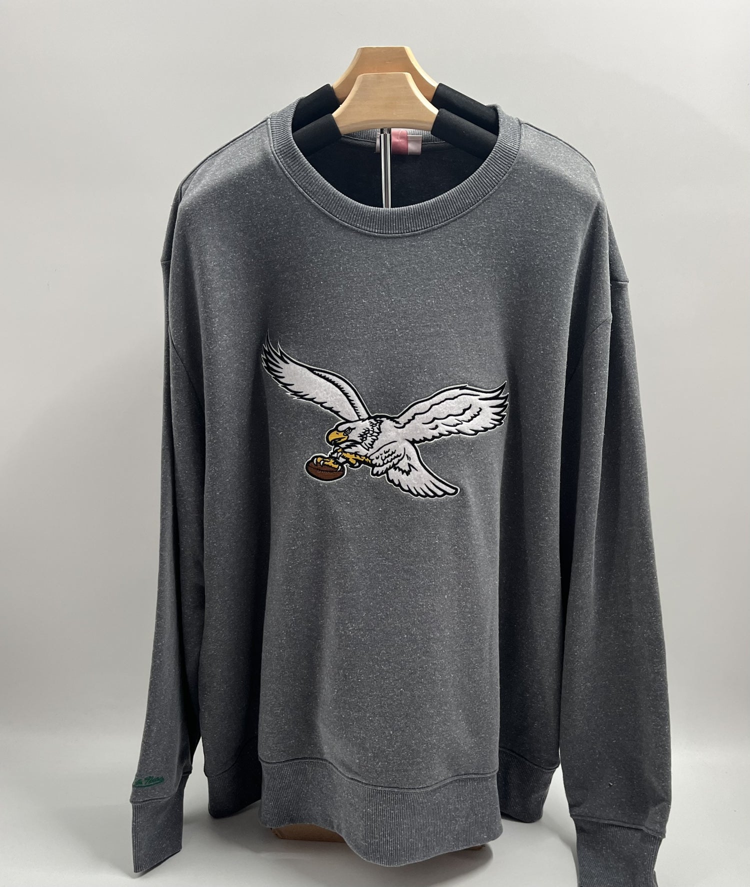 M&amp;N Gray Eagles NFL Snow Washed Fleece Crew Vintage (white) Logo