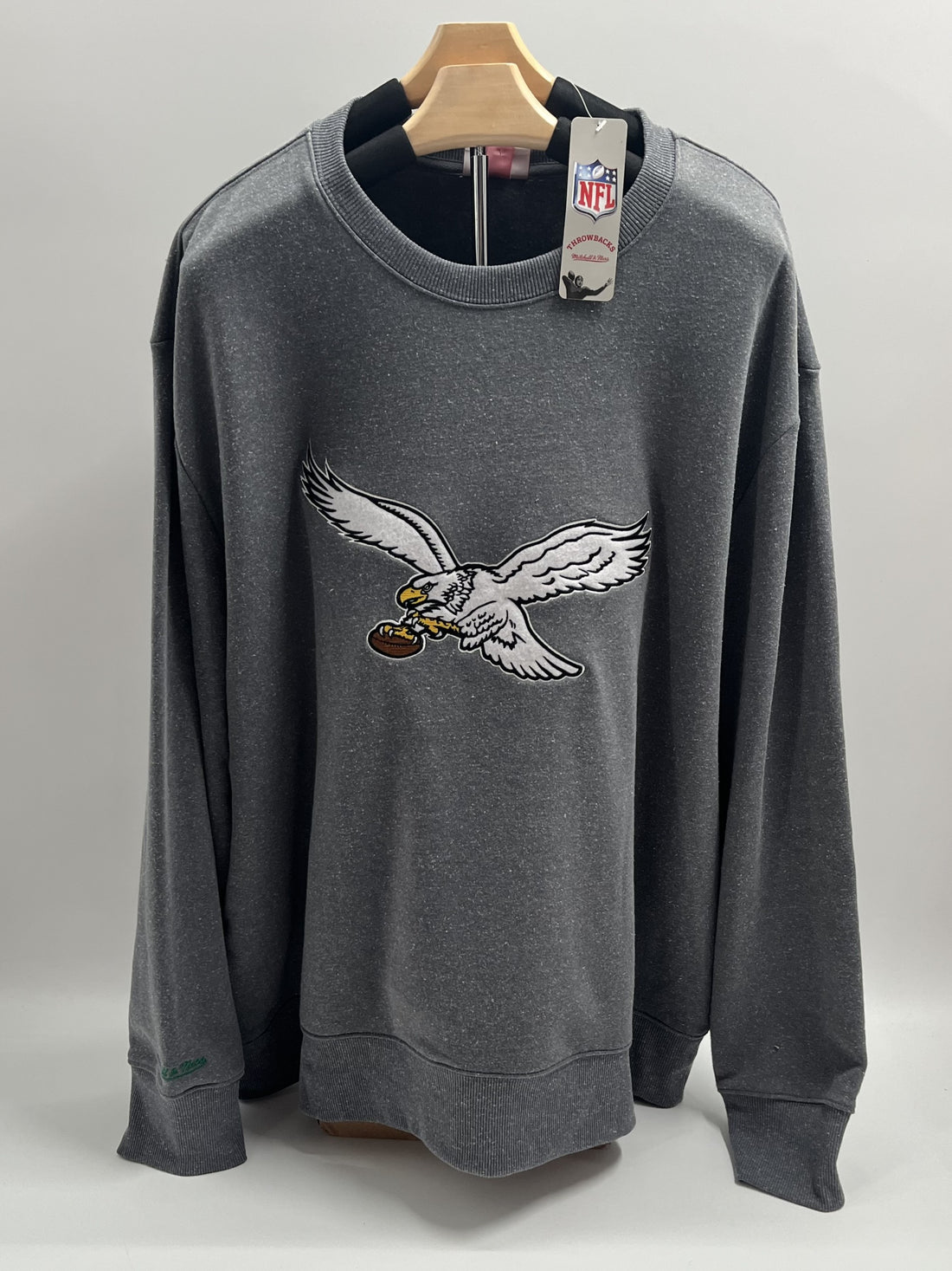 M&amp;N Gray Eagles NFL Snow Washed Fleece Crew Vintage (white) Logo