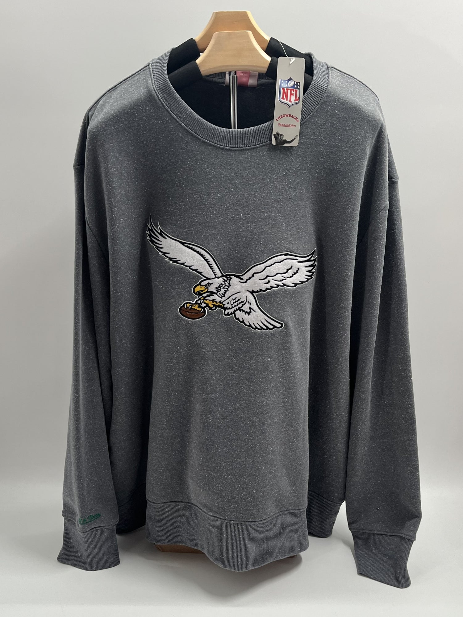 M&amp;N Gray Eagles NFL Snow Washed Fleece Crew Vintage (white) Logo